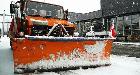 Das Foto zeigt einen Unimog des DBM mit Räumschild.&nbsp;&copy;&nbsp;DBM, Sonja Stender