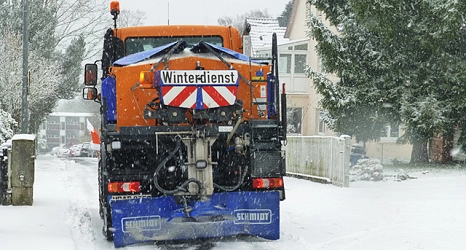 In Straßen mit starkem Gefälle ist Winterdienst besonders wichtig.